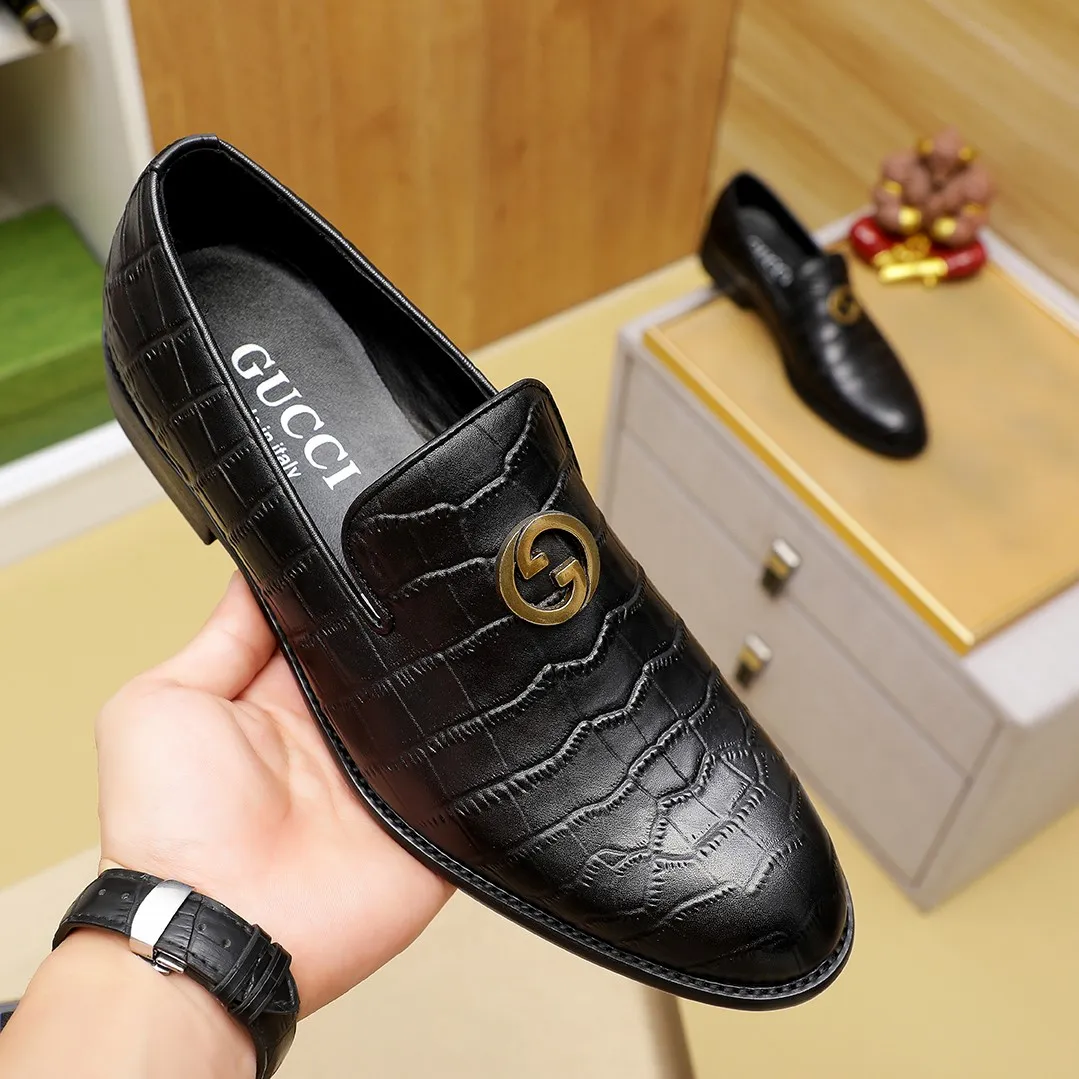 Men's men's shoes 💰400 🆘【GUCCI】Gucci ·🐑里· Hot-selling beanie shoes, top brand luxury, top quality, latest fashion beanie shoes.. The upper is made of original first-layer cowhide. (🐑leather·inner). The original stylish and stylish soft rubber wear-resistant and non-slip outsole is light and comfortable on the foot, available in black! Matching code: 39/45 (38.46. Can be customized)